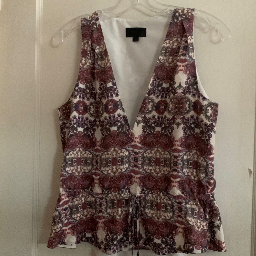 Intermix  peplum paisley top worn by felicity Smoak arrow Elena Gilbert